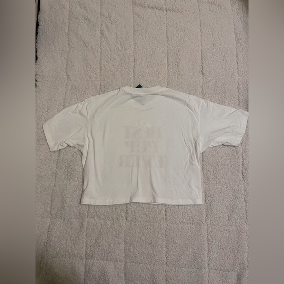 NWT Uniqlo graphic cropped tee - Picture 3 of 4